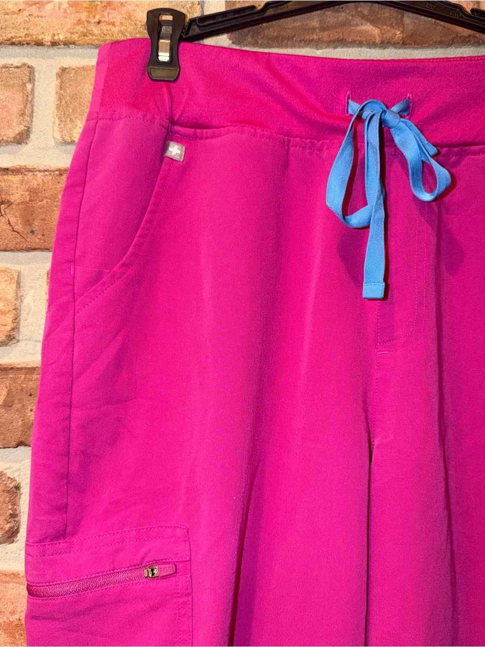 Limited Edition FIGS Raspberry Sorbet Zamora Joggers Size Large - Picture 3 of 7